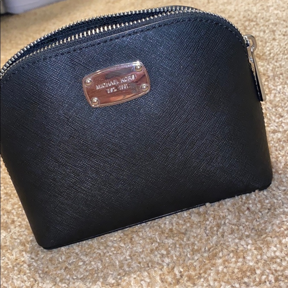 michael kors dome cosmetic pouch